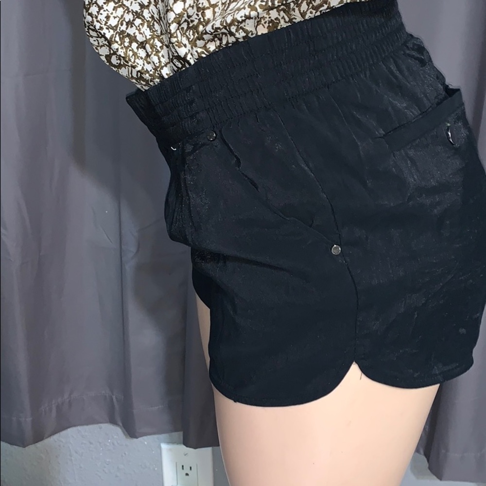 Shorts - Picture 3 of 6
